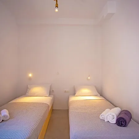 Terra White Seaview Pool &